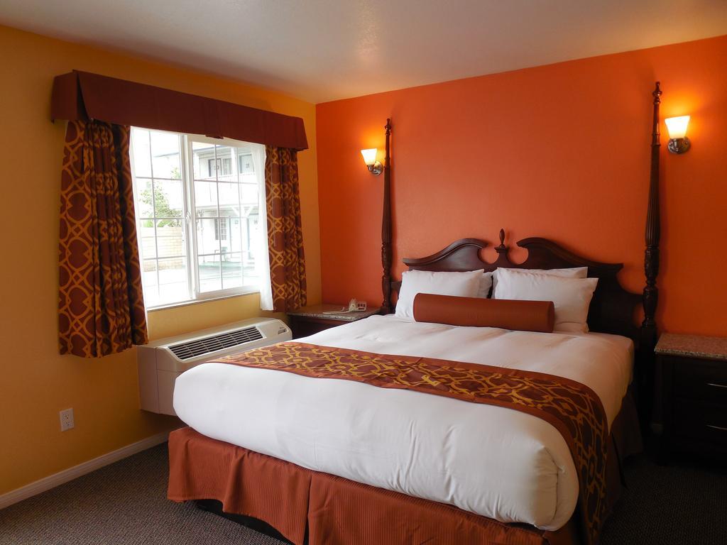 Coast Inn Oceanside Room photo