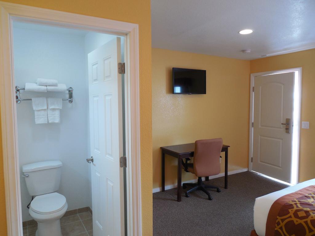 Coast Inn Oceanside Room photo