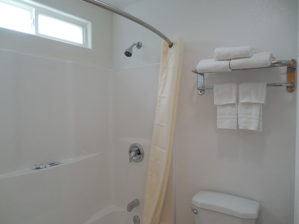 Coast Inn Oceanside Room photo