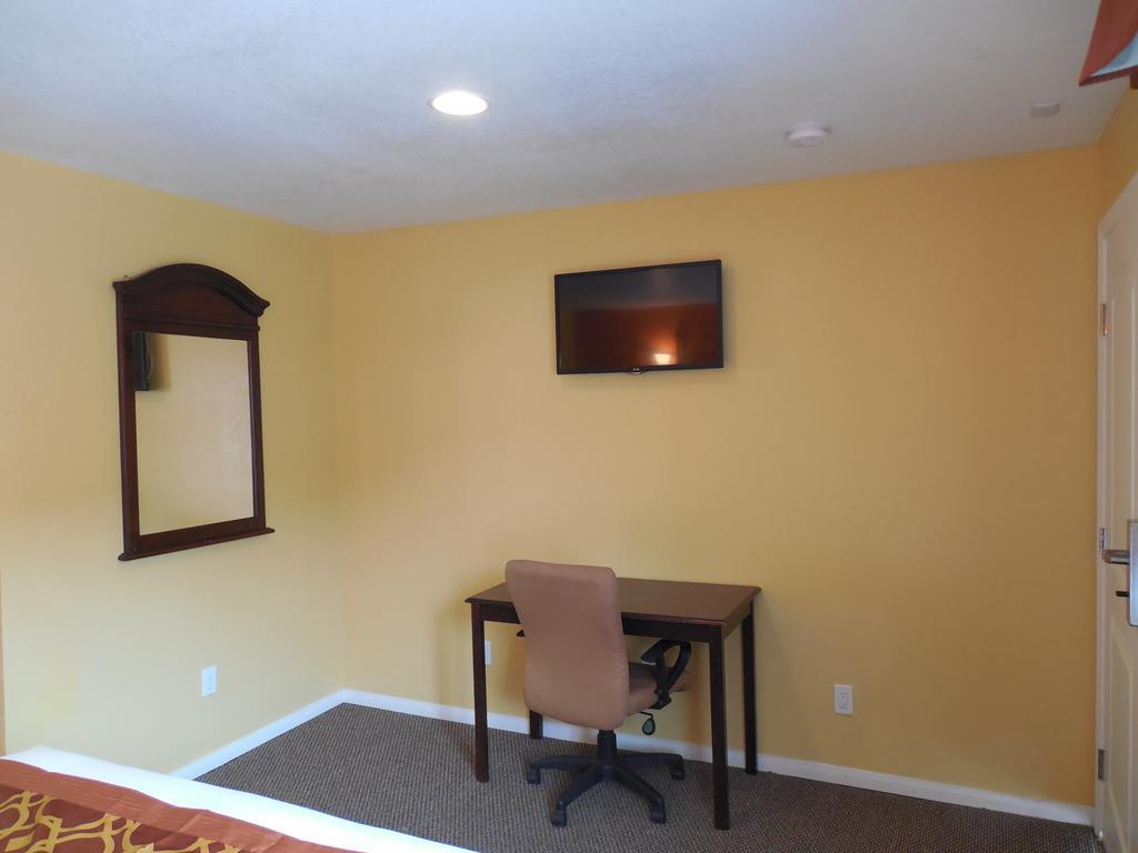 Coast Inn Oceanside Room photo