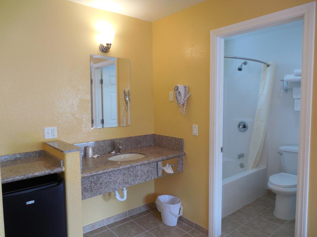 Coast Inn Oceanside Room photo