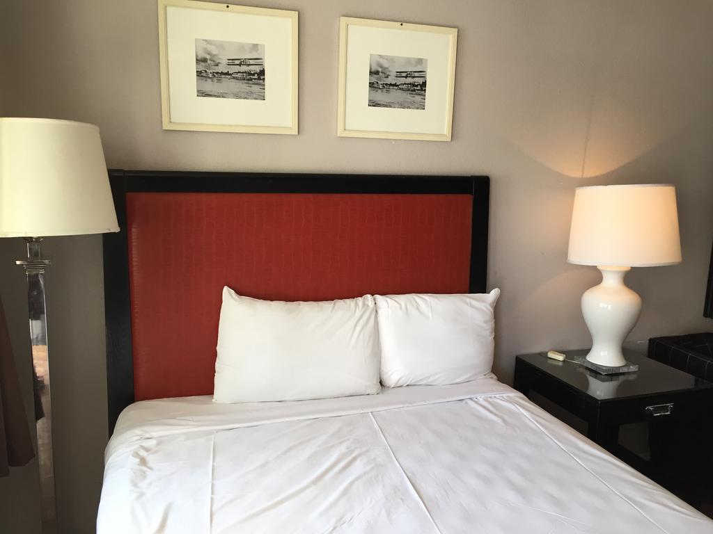 Coast Inn Oceanside Room photo